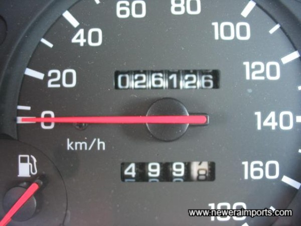 Note comments regarding the genuine mileage: 69,911km = 43,449 miles. 