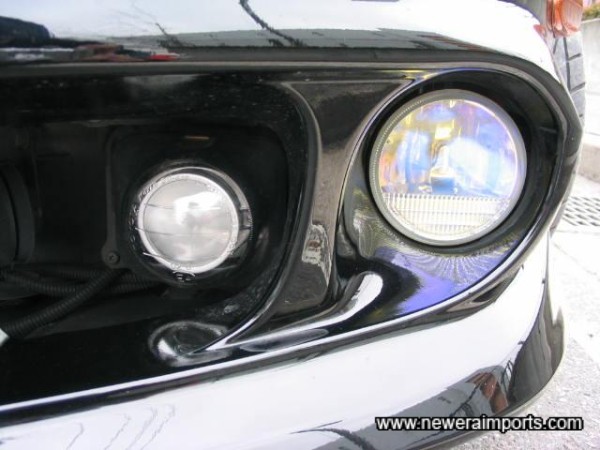 Driving lights & foglights integrated into the front bumper.
