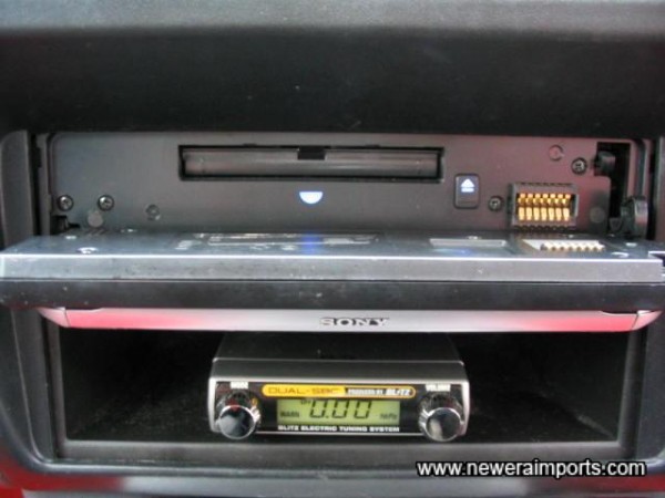 Sony MD head unit with 10 disc CD changer