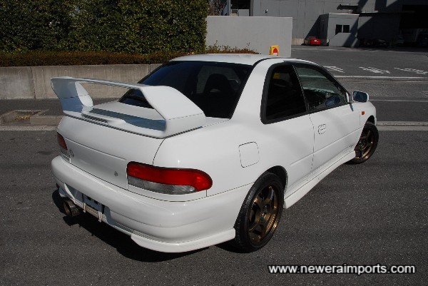 Version 5 - 6 rear spoiler fitted.