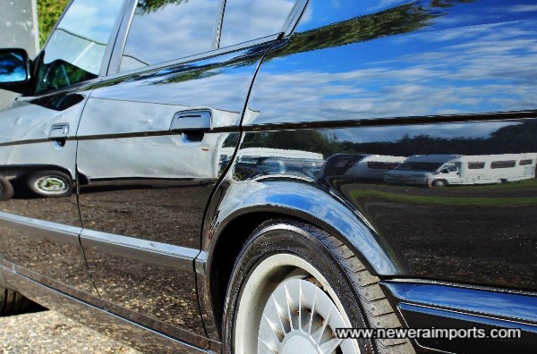  Make no mistake! - Paintwork is something special on this E34 M5.